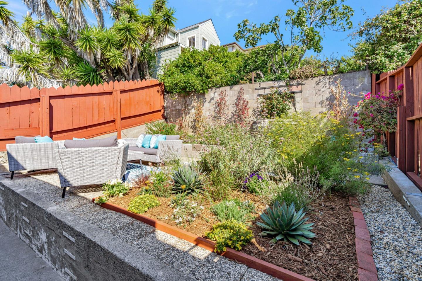 San Francisco, California, 94134, United States, 2 Bedrooms Bedrooms, ,1 BathroomBathrooms,Residential,For Sale,1926351