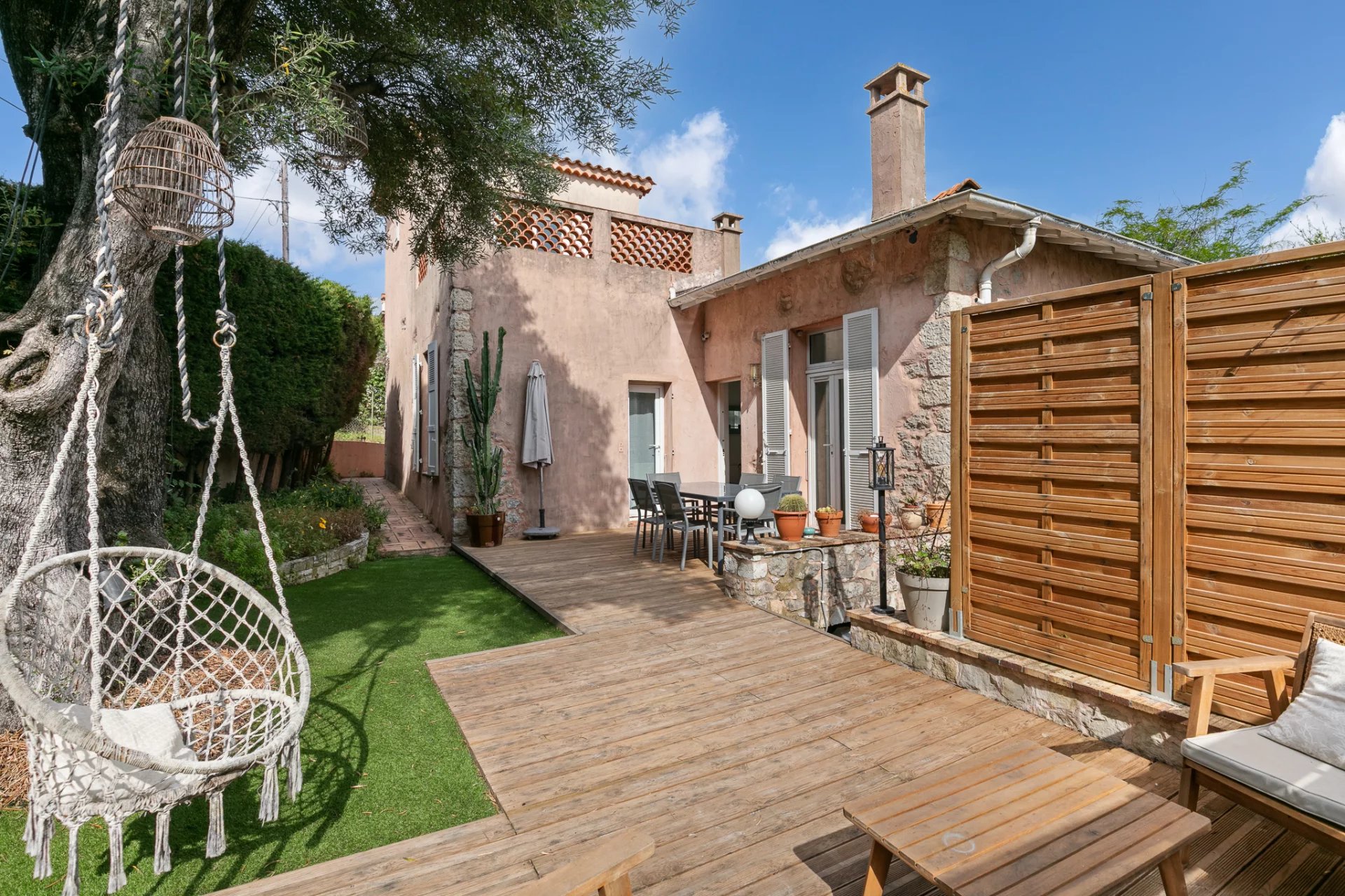 Antibes, Provence-Alpes-Côte d’Azur, 06600, FR, 4 Bedrooms Bedrooms, ,2 BathroomsBathrooms,Residential,For Sale,1857419