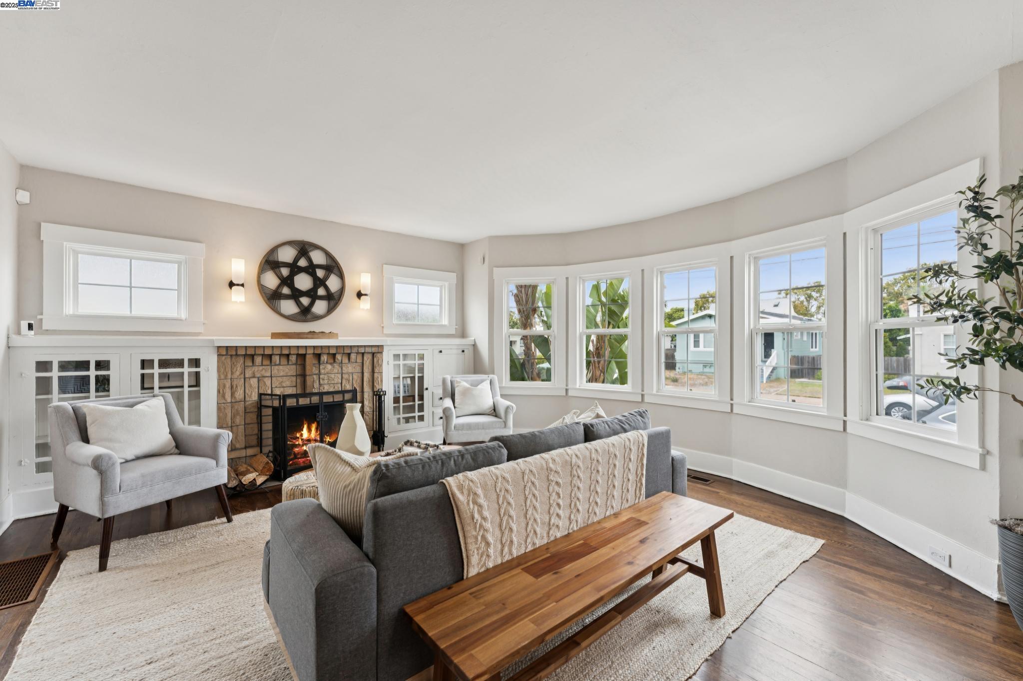 Oakland, California, 94605, United States, 2 Bedrooms Bedrooms, ,1 BathroomBathrooms,Residential,For Sale,1901518