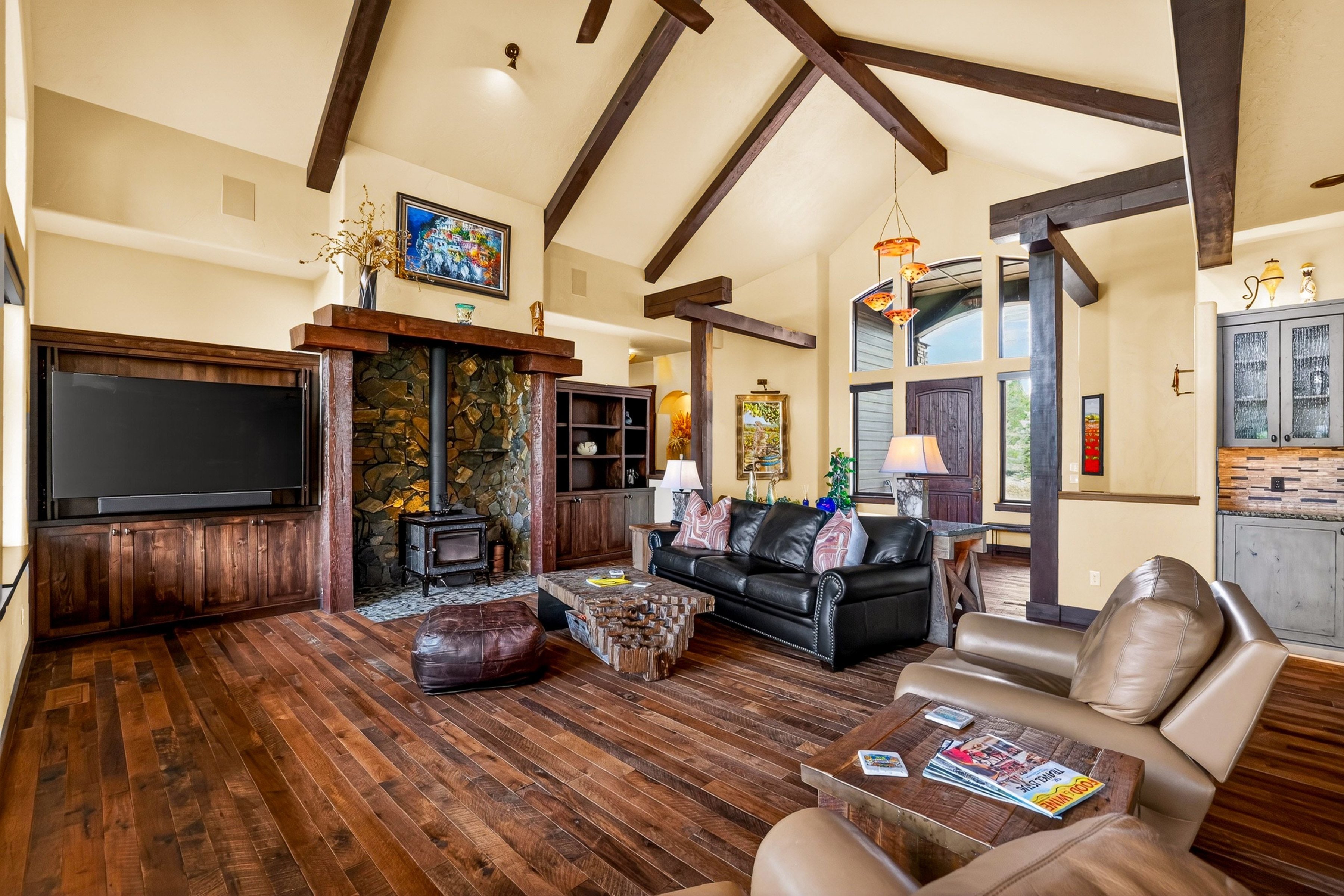  Stunning Home with Payette River Frontage on 2.66 Acres in McCall, Idaho - 物件實景