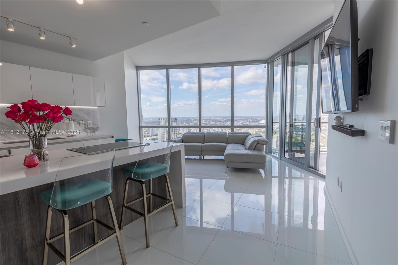 Miami, Florida, 33132, United States, 1 Bedroom Bedrooms, ,2 BathroomsBathrooms,Residential,For Sale,1837244