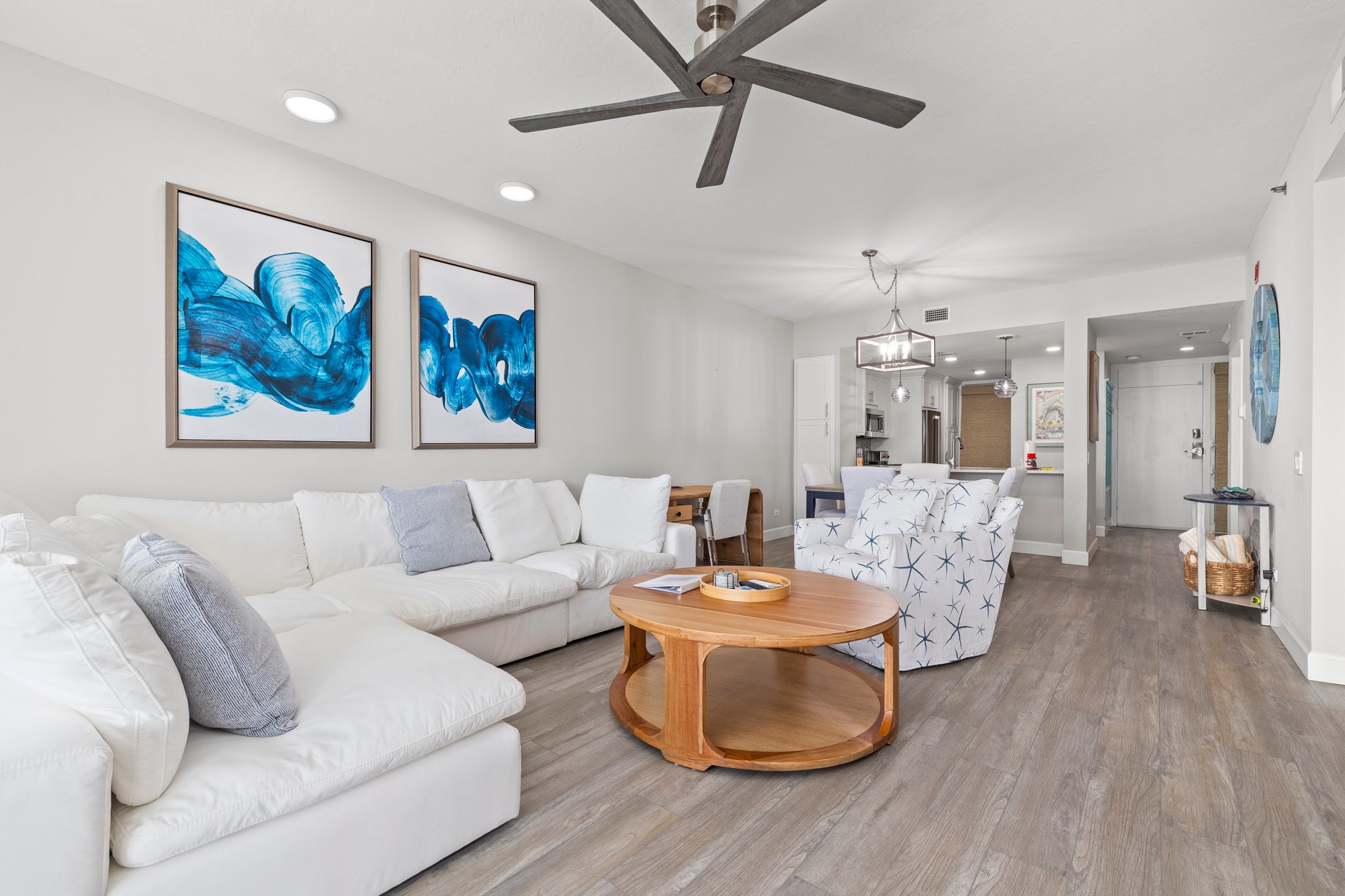 Longboat Key, Florida, 34228, United States, 2 Bedrooms Bedrooms, ,2 BathroomsBathrooms,Residential,For Sale,1851438