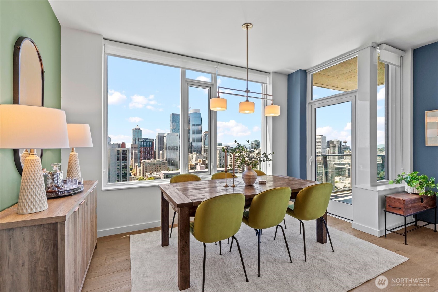 Seattle, Washington, 98101, United States, 2 Bedrooms Bedrooms, ,1 BathroomBathrooms,Residential,For Sale,1897094