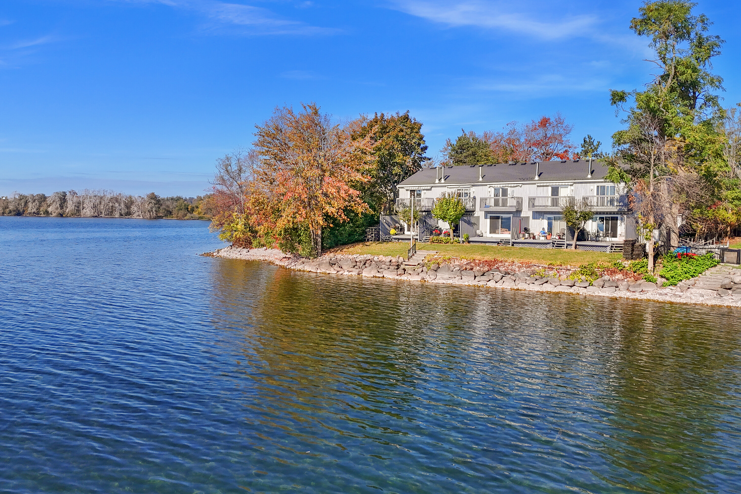  Rare Lakefront Living - 物件實景