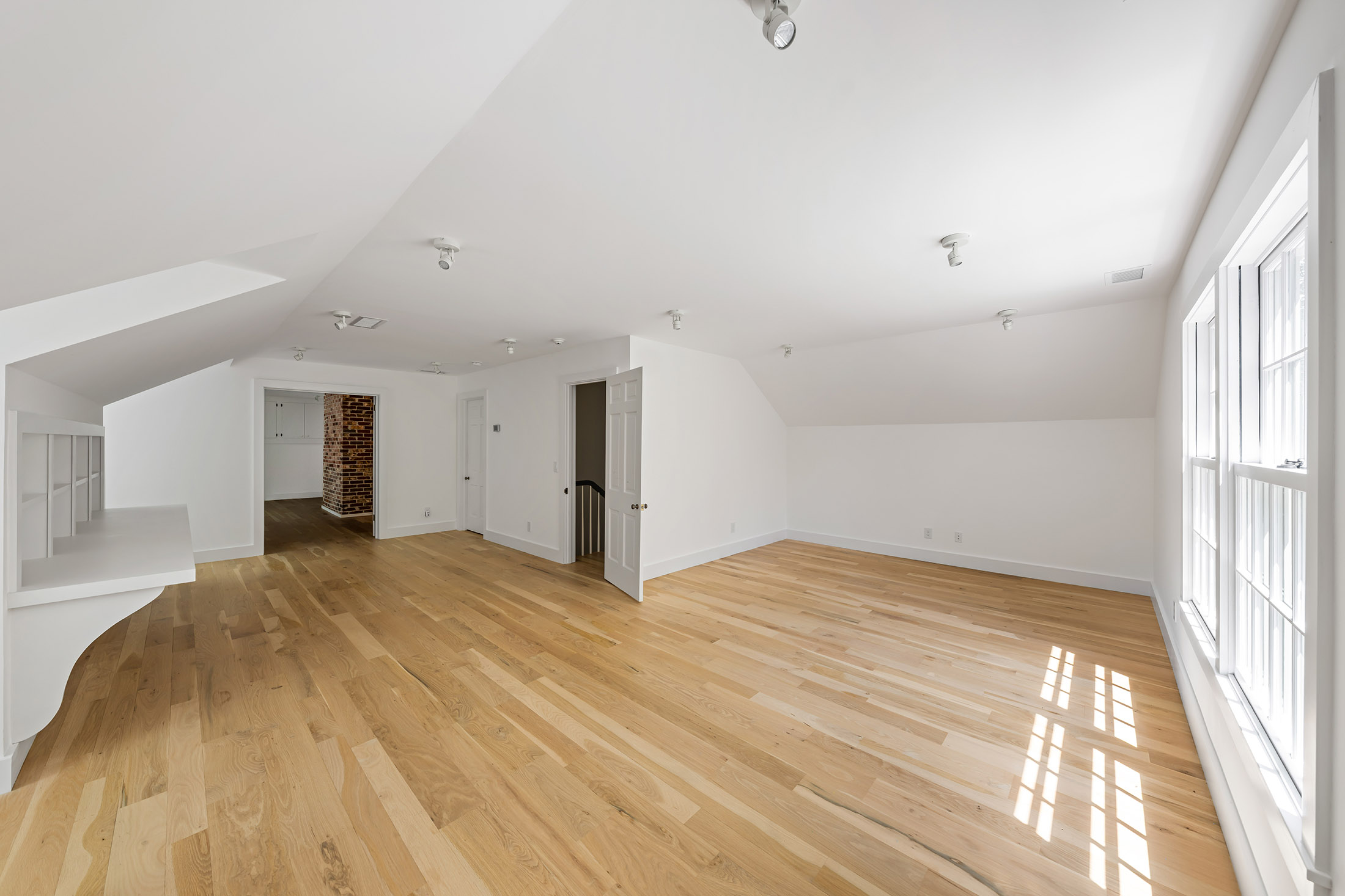  Timeless Architecture and Modern Livability Converge in Tuxedo Park Home - 物件實景