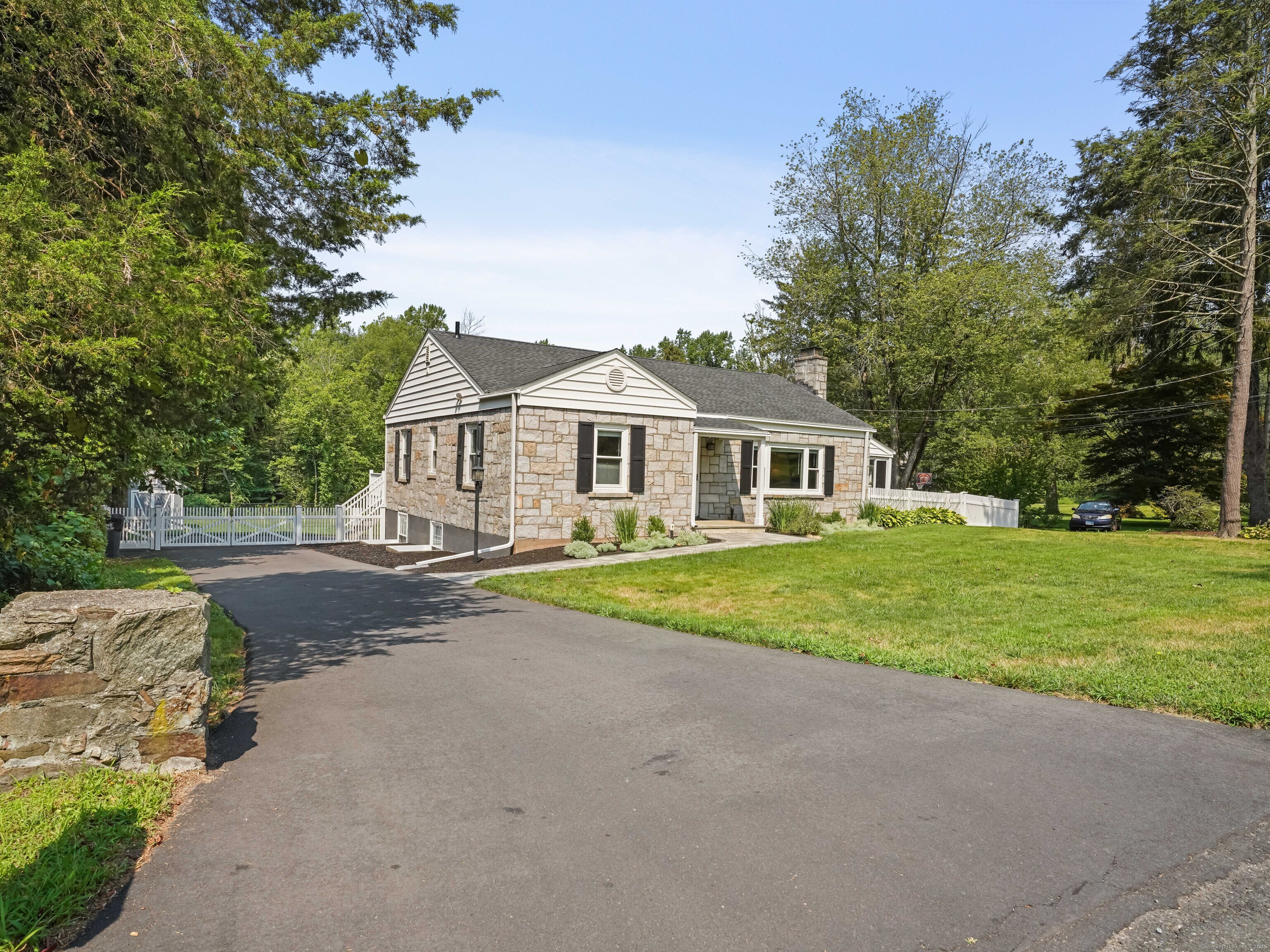Trumbull, Connecticut, 06611, United States, 2 Bedrooms Bedrooms, ,2 BathroomsBathrooms,Residential,For Sale,1917497