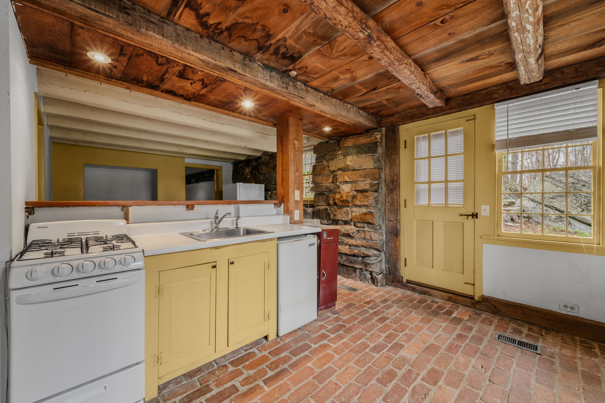 Lyme, Connecticut, 06371, United States, 2 Bedrooms Bedrooms, ,3 BathroomsBathrooms,Residential,For Sale,1991531