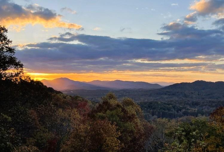 Hayesville, North Carolina, 28904, United States, 2 Bedrooms Bedrooms, ,3 BathroomsBathrooms,Residential,For Sale,1762201