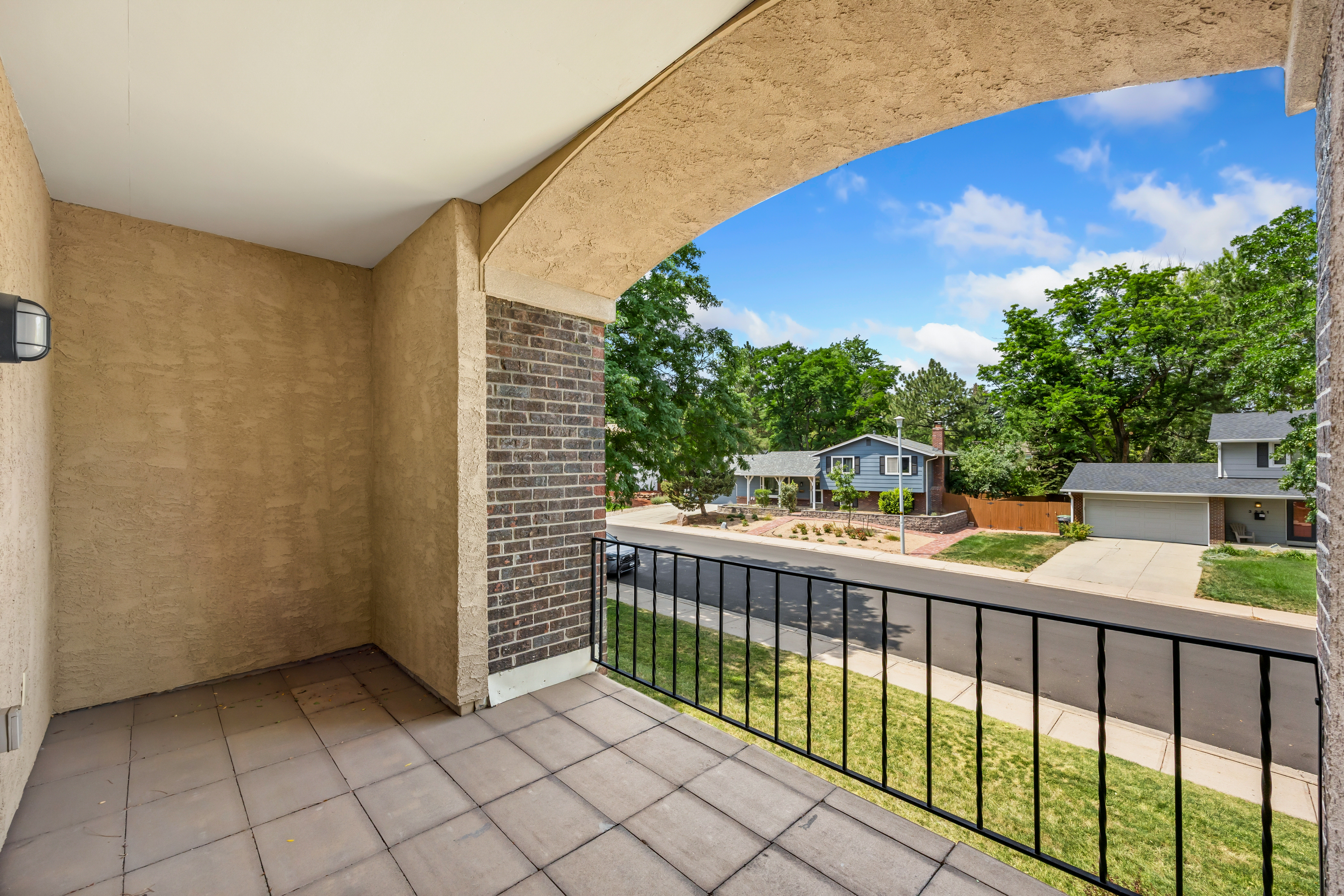  Beautifully renovated home in the desirable Three Fountains community - 物件實景