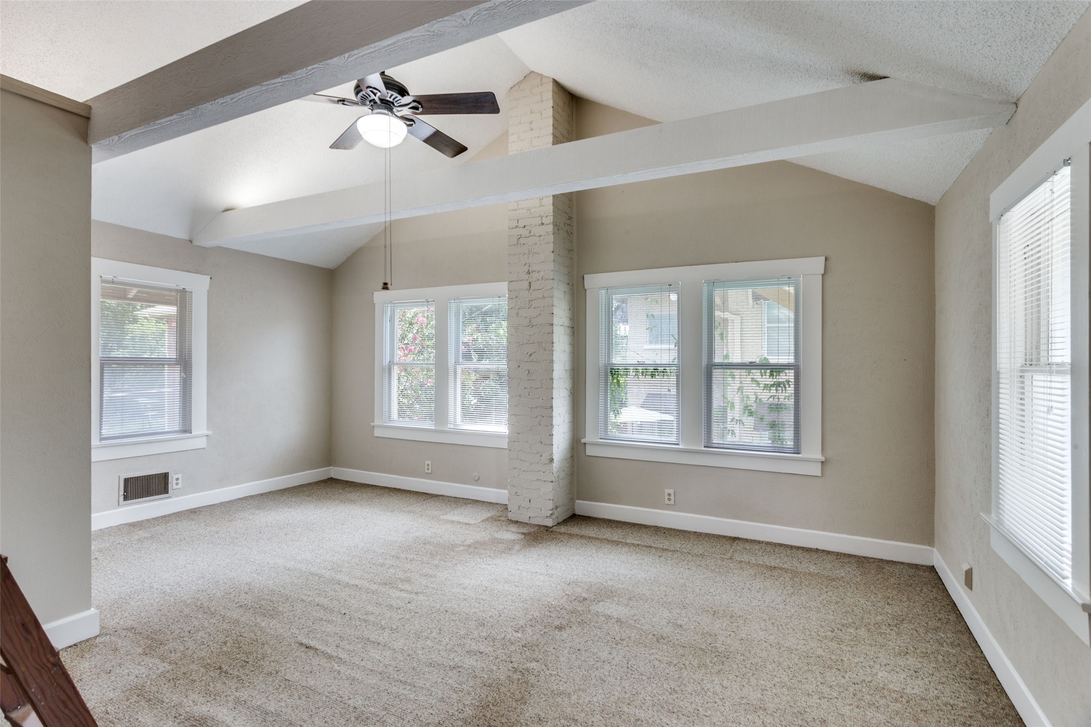 Fort Worth, Texas, 76110, United States, 4 Bedrooms Bedrooms, ,3 BathroomsBathrooms,Residential,For Sale,1940133