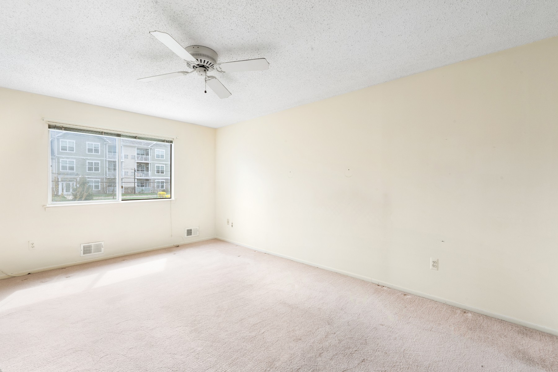  ?Westbrook Woods? Well Maintained Townhome - 物件實景