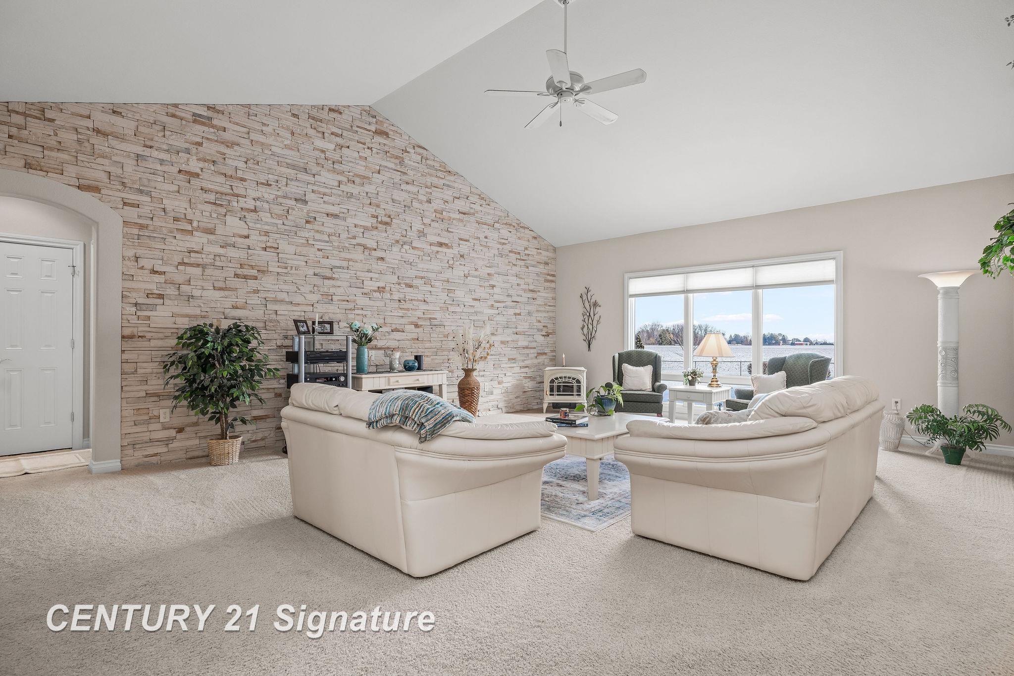 Freeland, Michigan, 48623, United States, 5 Bedrooms Bedrooms, ,4 BathroomsBathrooms,Residential,For Sale,1973671