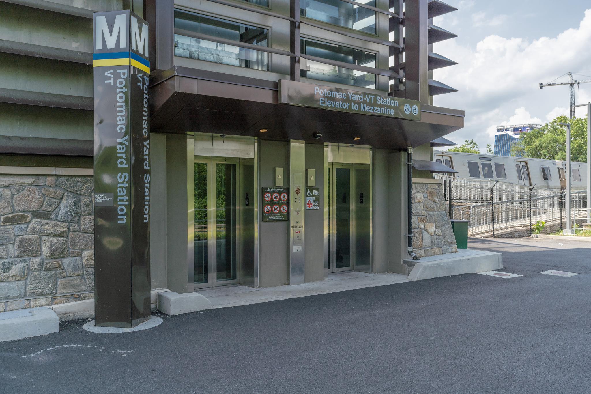  1845 Potomac Greens Drive, Alexandria, VA, 22314 - 物件實景