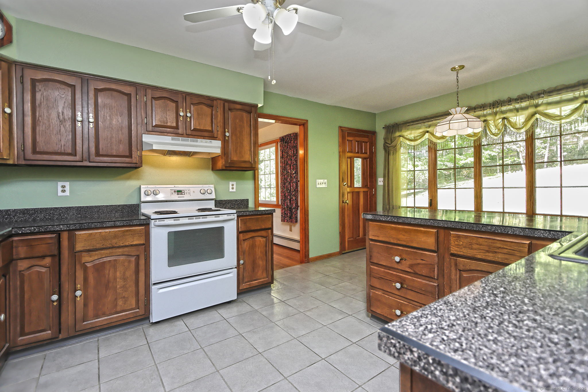 Hamden, Connecticut, 06518, United States, 4 Bedrooms Bedrooms, ,2 BathroomsBathrooms,Residential,For Sale,1940794