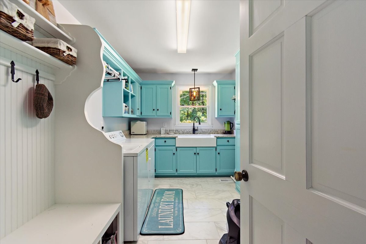 Five Points, Tennessee, 38457, United States, 4 Bedrooms Bedrooms, ,4 BathroomsBathrooms,Residential,For Sale,1902817