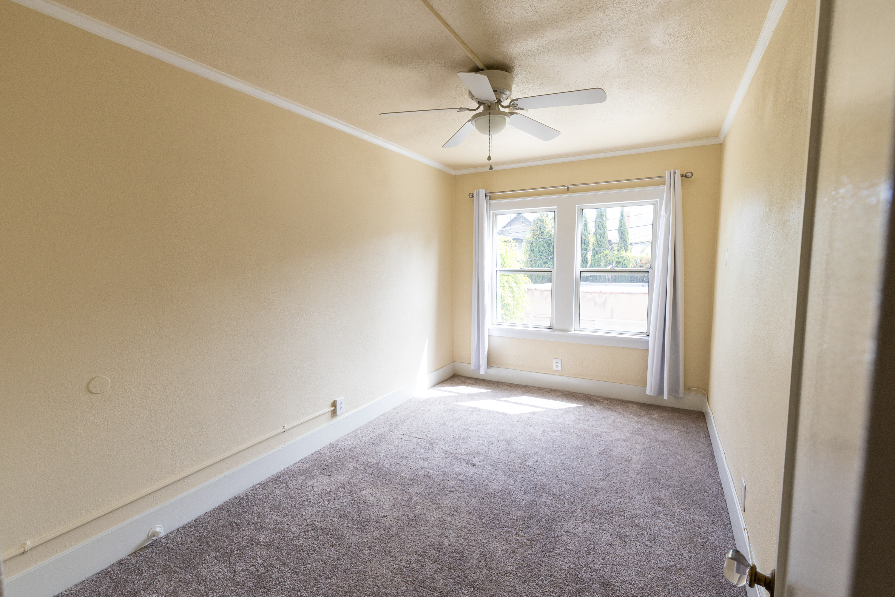 Los Angeles, California, 90019, United States, 8 Bedrooms Bedrooms, ,4 BathroomsBathrooms,Residential,For Sale,1974738