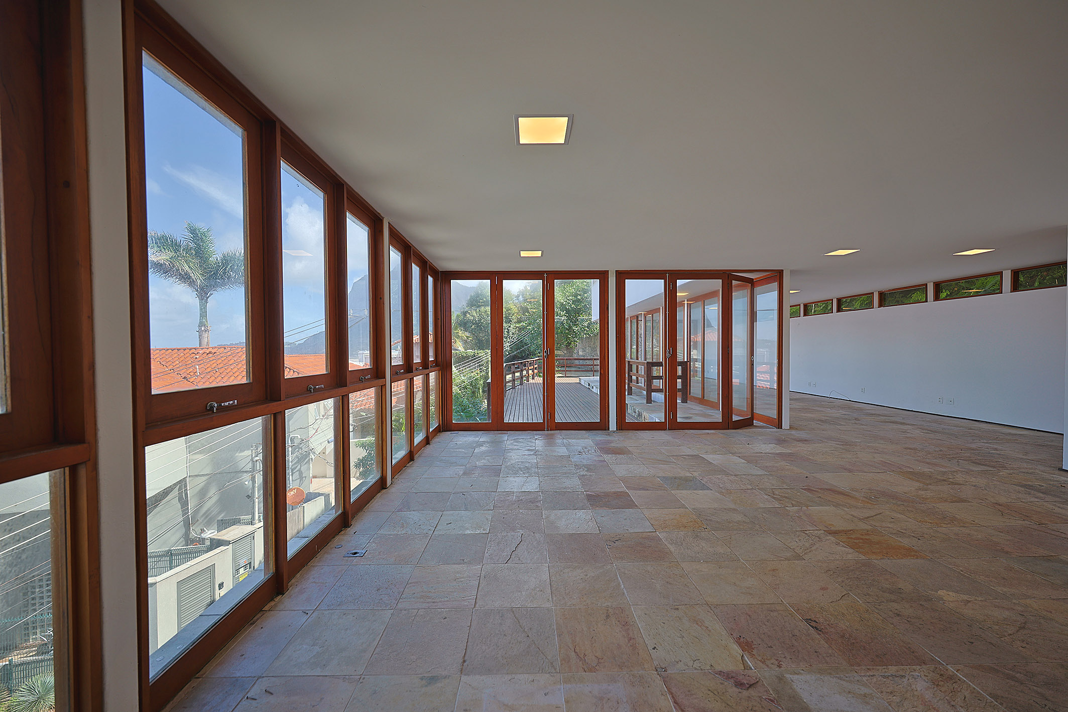  Exclusive Gated Community, Ocean Views, and a Prime Location - 物件實景