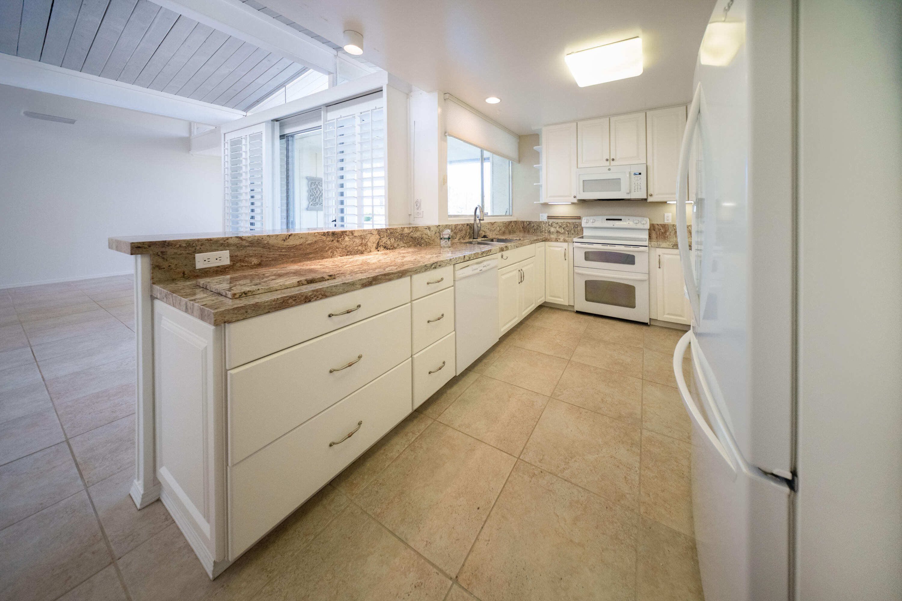 Palm Desert, California, 92260, United States, 2 Bedrooms Bedrooms, ,2 BathroomsBathrooms,Residential,For Sale,1805960