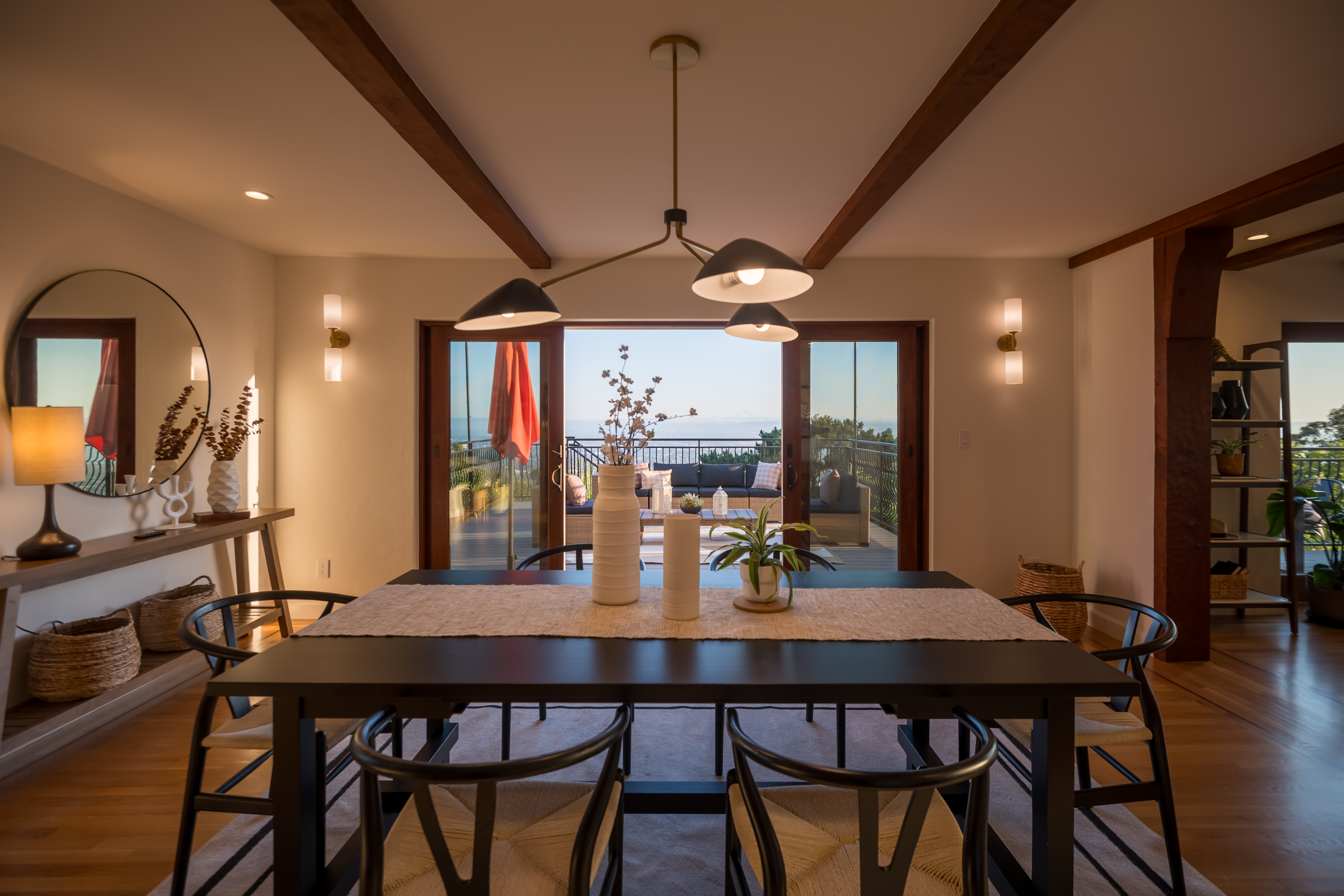  A Mediterranean Retreat Above the Bay - 物件實景