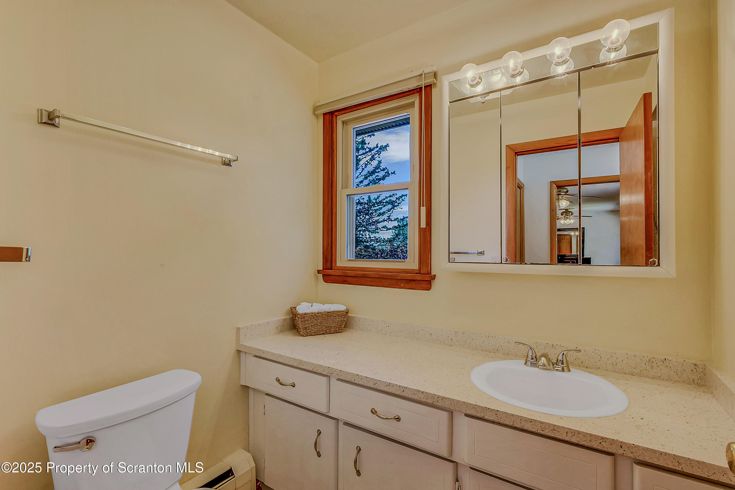 Clarks Summit, Pennsylvania, 18411, United States, 5 Bedrooms Bedrooms, ,4 BathroomsBathrooms,Residential,For Sale,1971485