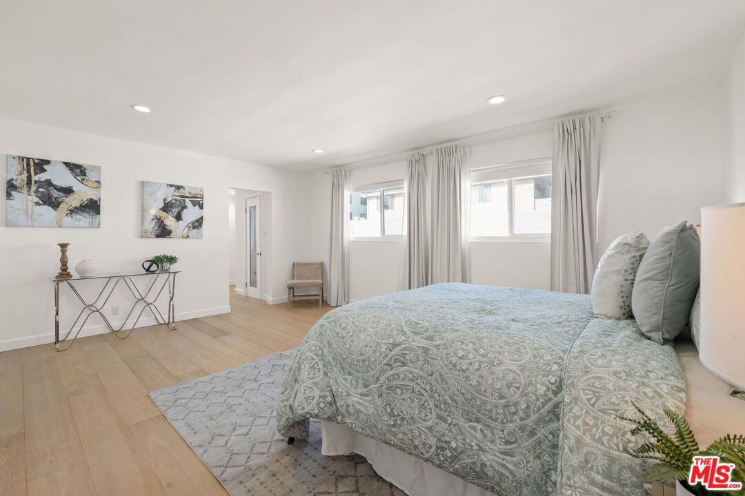 Los Angeles, California, 90046, United States, 3 Bedrooms Bedrooms, ,3 BathroomsBathrooms,Residential,For Sale,1989732