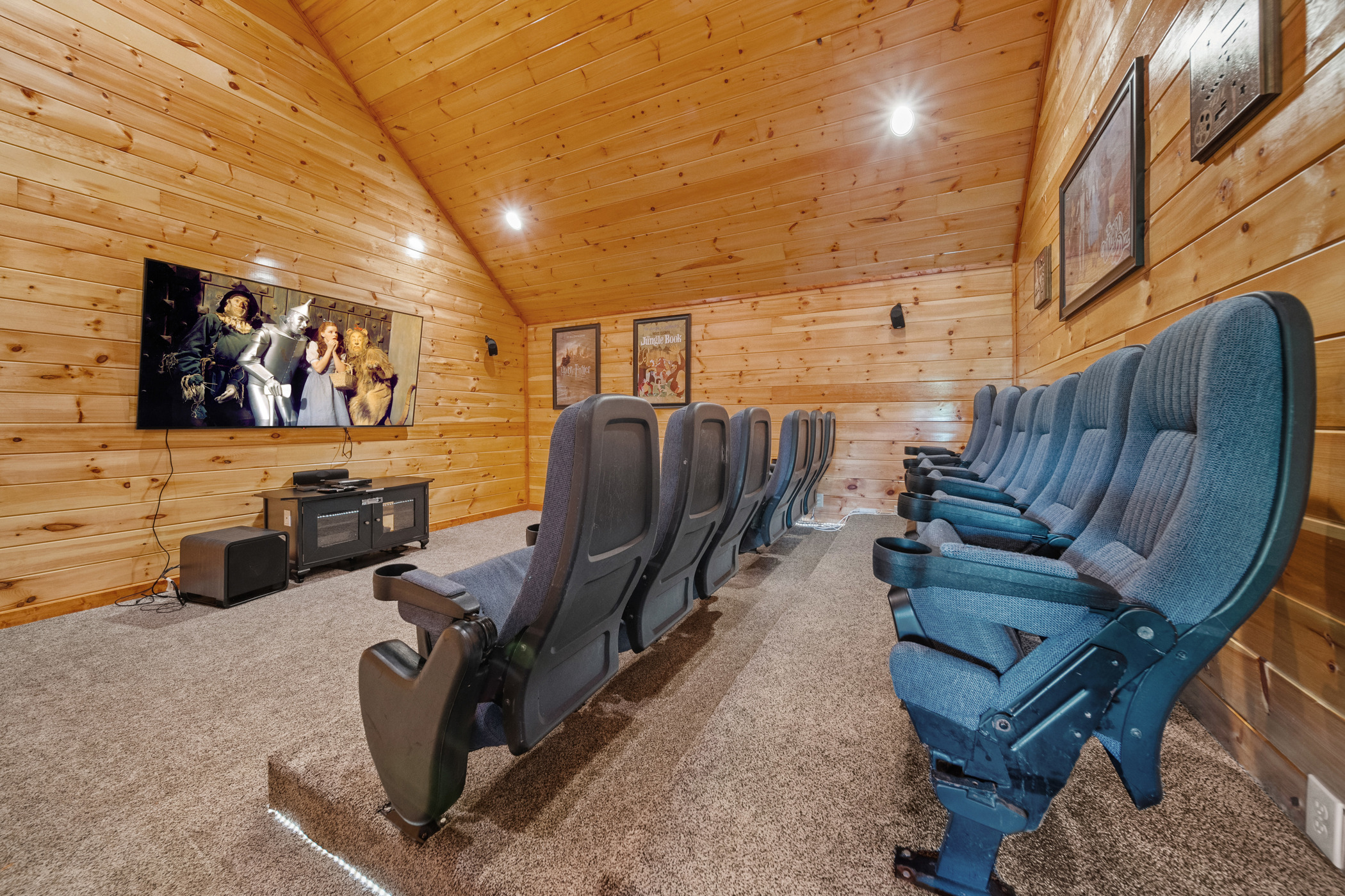 Gatlinburg, Tennessee, 37738, United States, 5 Bedrooms Bedrooms, ,6 BathroomsBathrooms,Residential,For Sale,1914127
