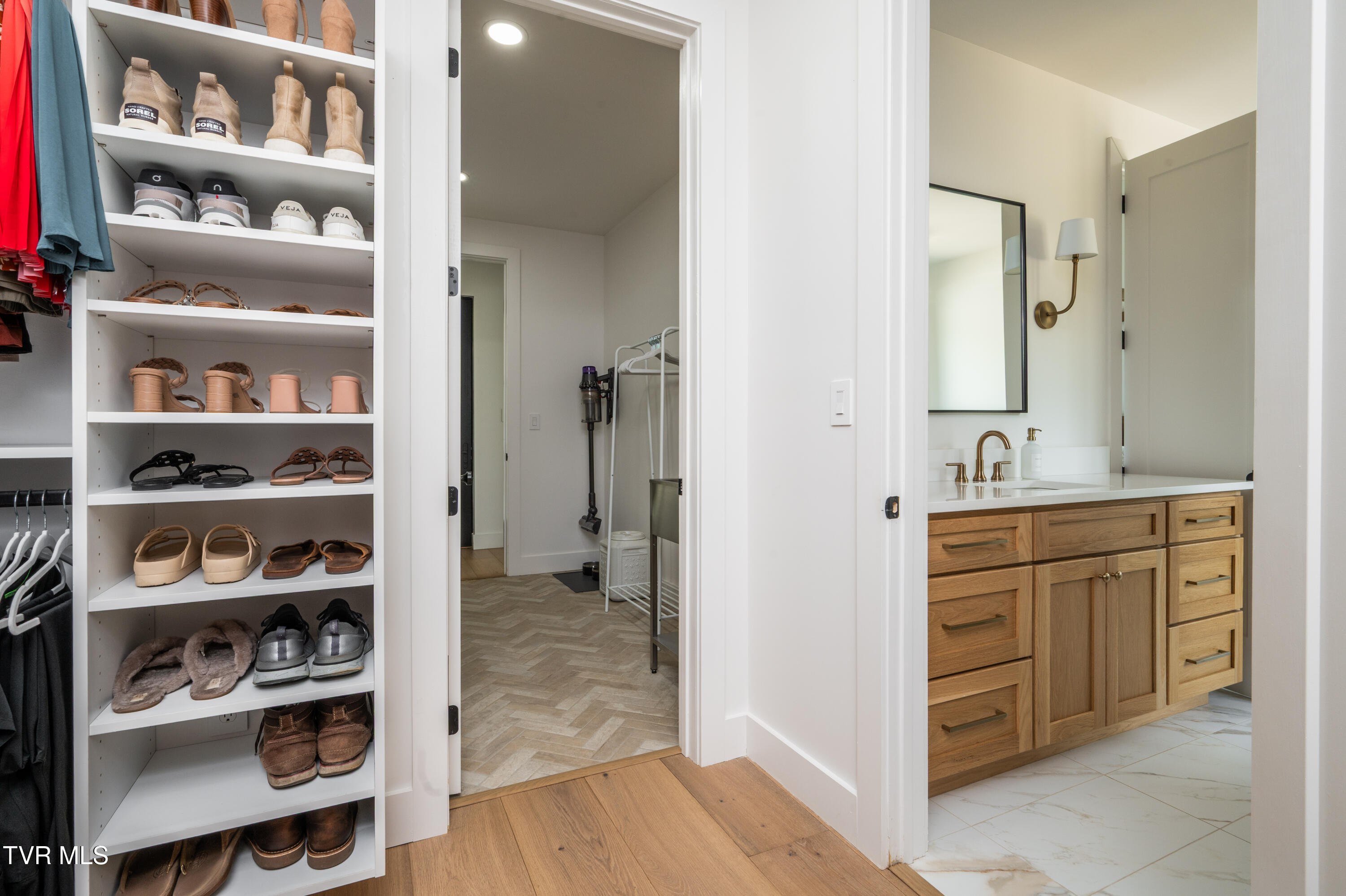 Kingsport, Tennessee, 37664, United States, 4 Bedrooms Bedrooms, ,4 BathroomsBathrooms,Residential,For Sale,1981214