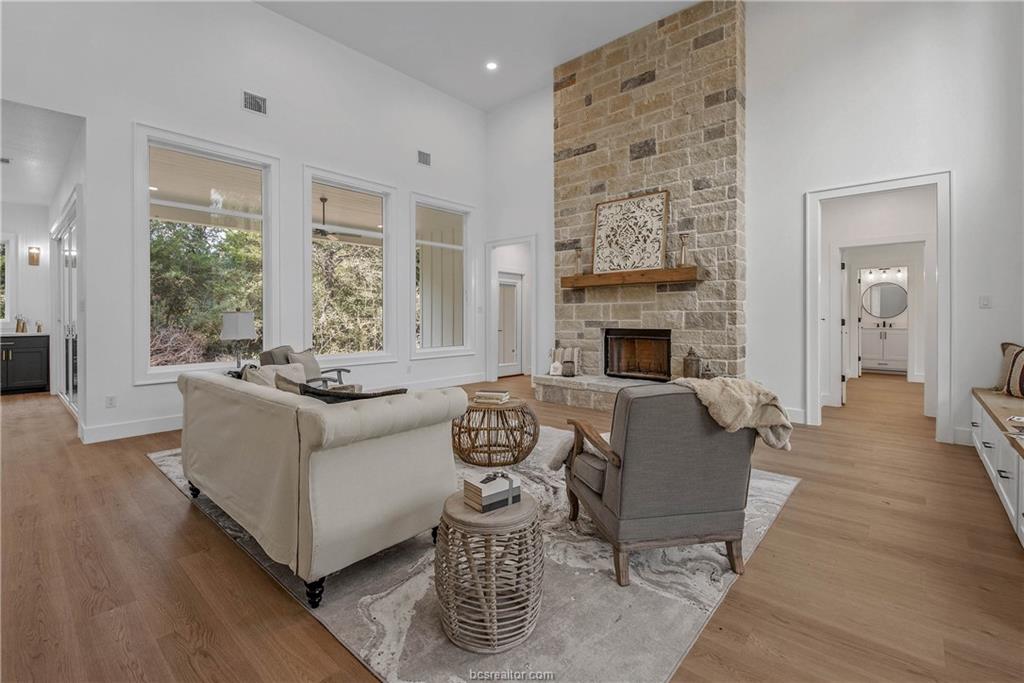 Franklin, Texas, 77856, United States, 4 Bedrooms Bedrooms, ,4 BathroomsBathrooms,Residential,For Sale,1880669