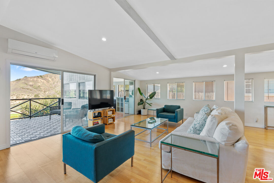 Calabasas, California, 91302, United States, 4 Bedrooms Bedrooms, ,4 BathroomsBathrooms,Residential,For Sale,2002110