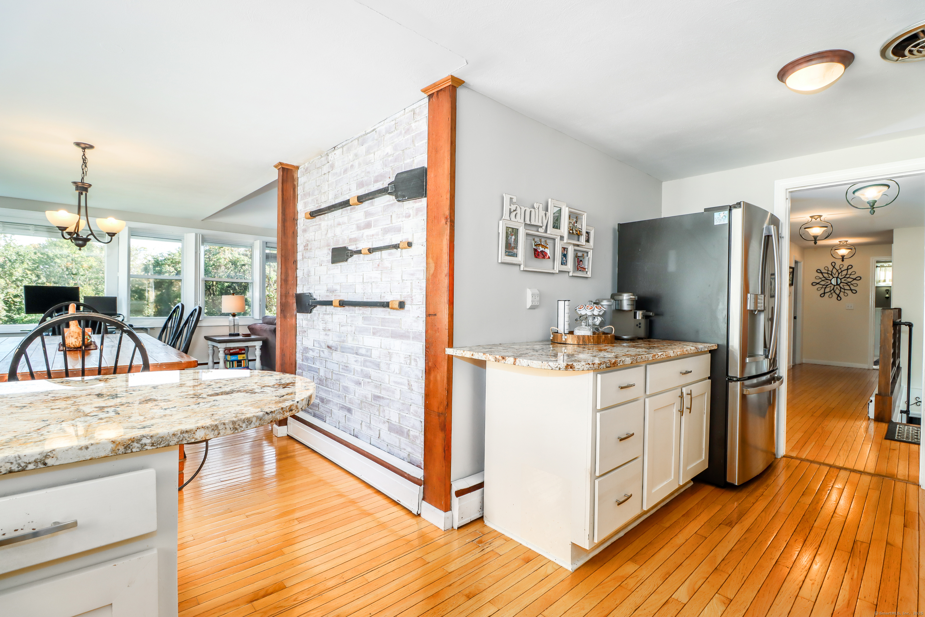 Milford, Connecticut, 06460, United States, 3 Bedrooms Bedrooms, ,2 BathroomsBathrooms,Residential,For Sale,1969052