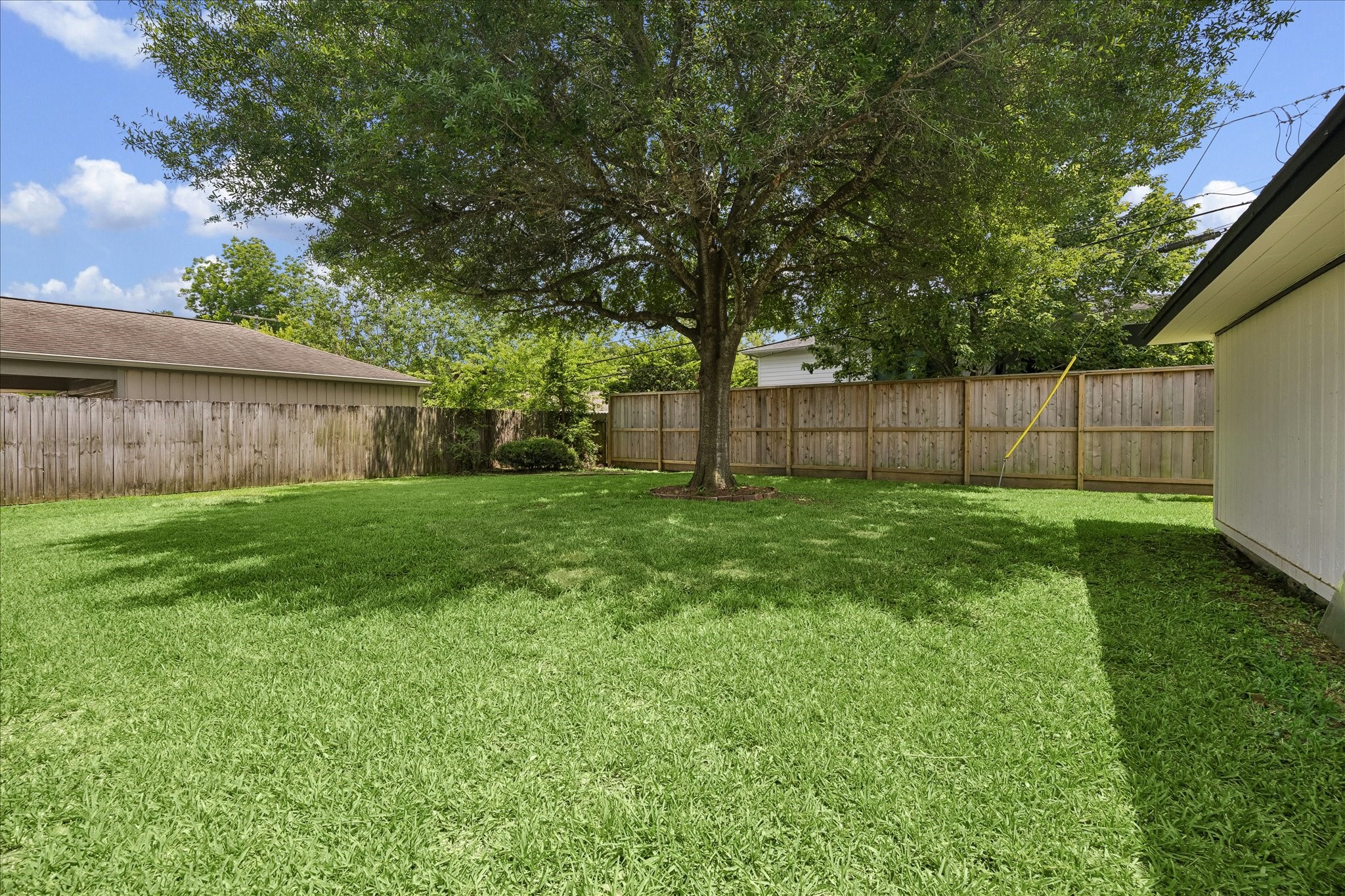  5243 Caversham Drive - 物件實景