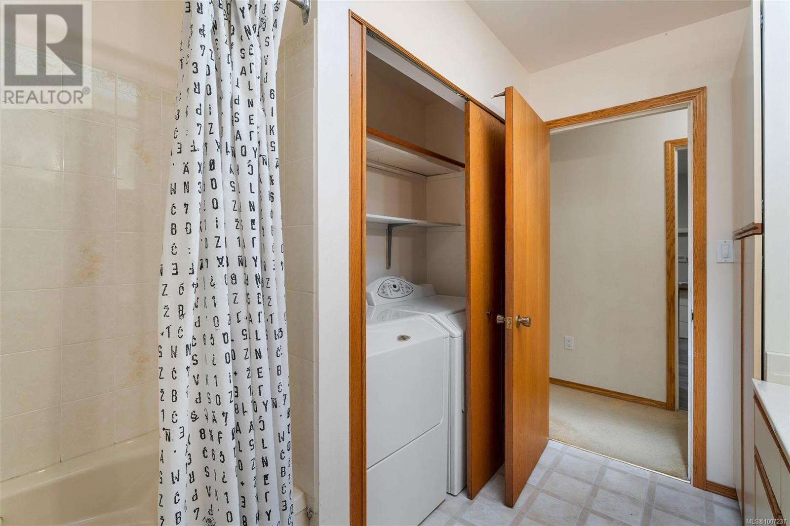 SAANICH, British Columbia, V8Y 1A9, CA, 4 Bedrooms Bedrooms, ,3 BathroomsBathrooms,Residential,For Sale,1901029