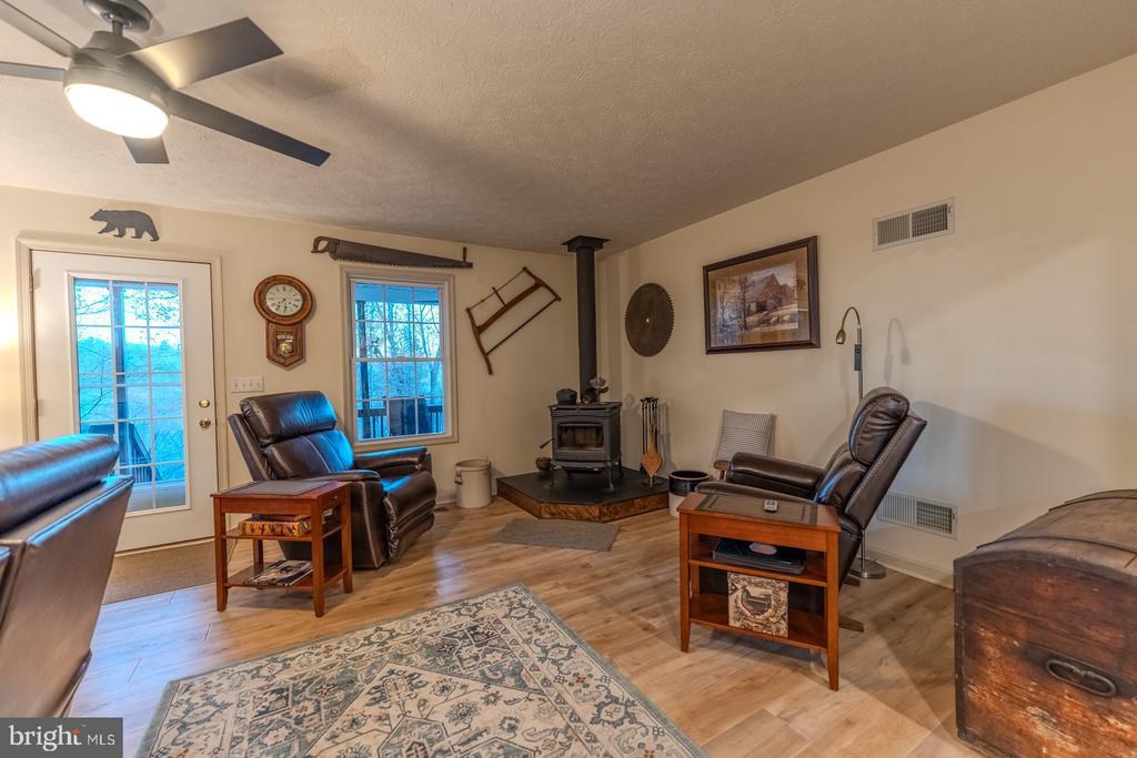 Paw Paw, West Virginia, 25434, United States, 3 Bedrooms Bedrooms, ,3 BathroomsBathrooms,Residential,For Sale,1989238