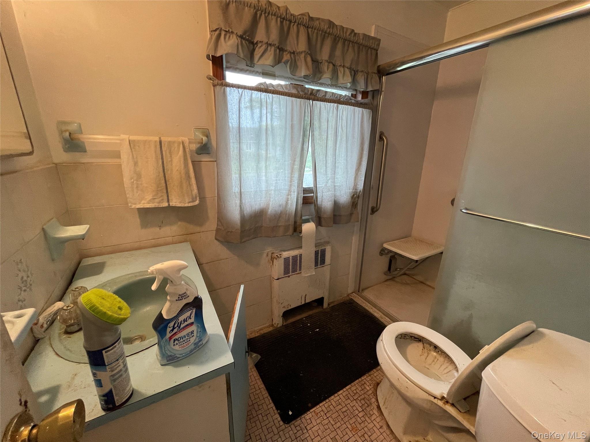 Seaford, New York, 11783, United States, 4 Bedrooms Bedrooms, ,2 BathroomsBathrooms,Residential,For Sale,2048192