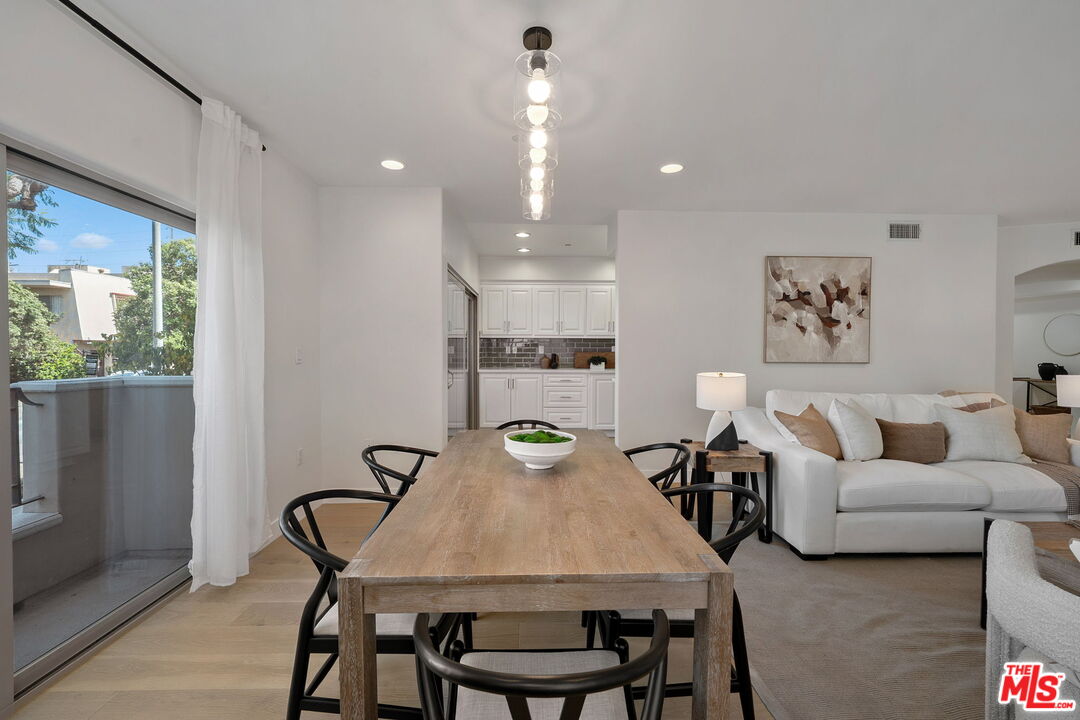 Los Angeles, California, 90025, United States, 3 Bedrooms Bedrooms, ,3 BathroomsBathrooms,Residential,For Sale,1939607