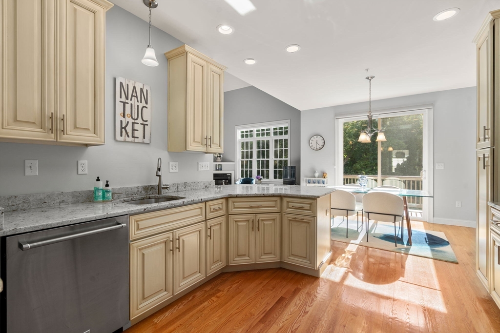 Holliston, Massachusetts, 01746, United States, 2 Bedrooms Bedrooms, ,3 BathroomsBathrooms,Residential,For Sale,1940343