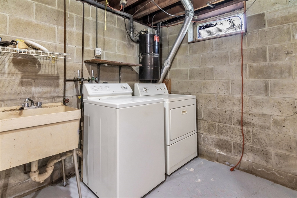 Methuen, Massachusetts, 01844, United States, 4 Bedrooms Bedrooms, ,3 BathroomsBathrooms,Residential,For Sale,1978164