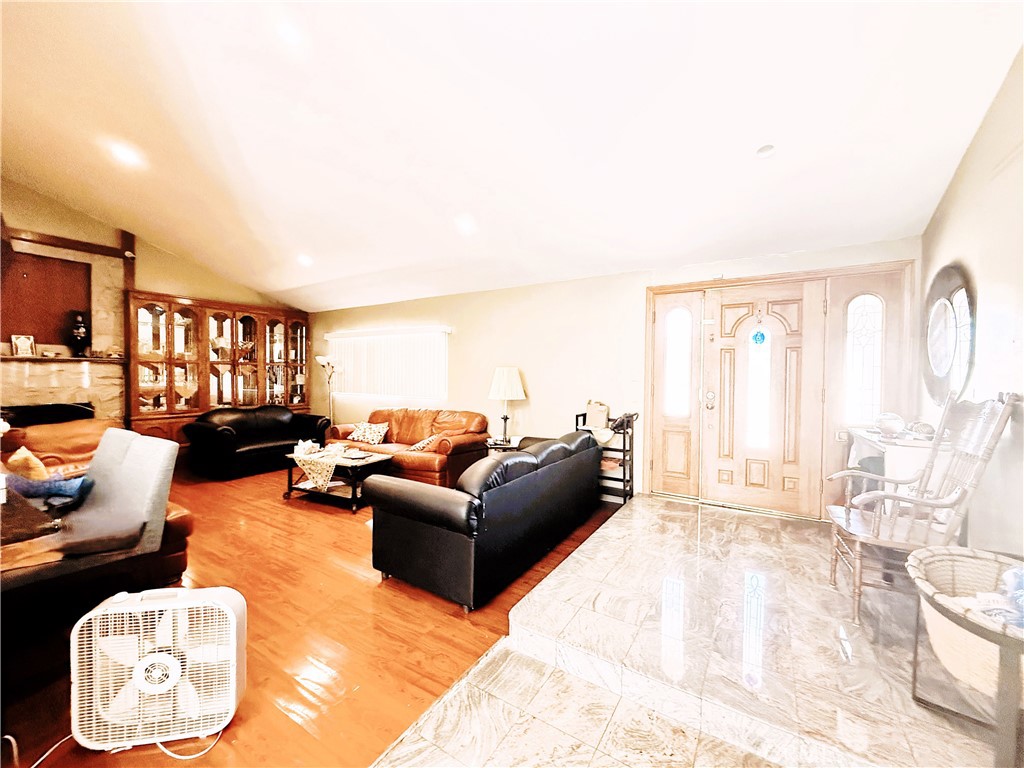 La Verne, California, 91750, United States, 7 Bedrooms Bedrooms, ,4 BathroomsBathrooms,Residential,For Sale,1979941