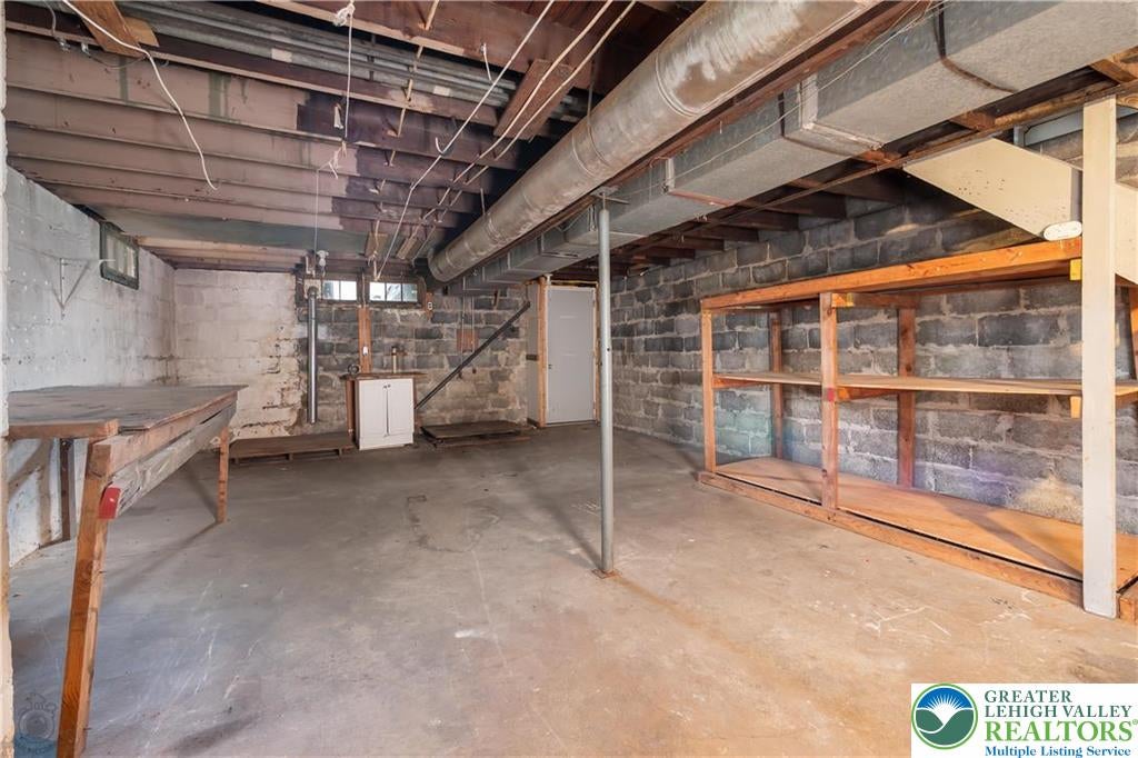 Palmer Twp, Pennsylvania, 18045, United States, 6 Bedrooms Bedrooms, ,2 BathroomsBathrooms,Residential,For Sale,1933685