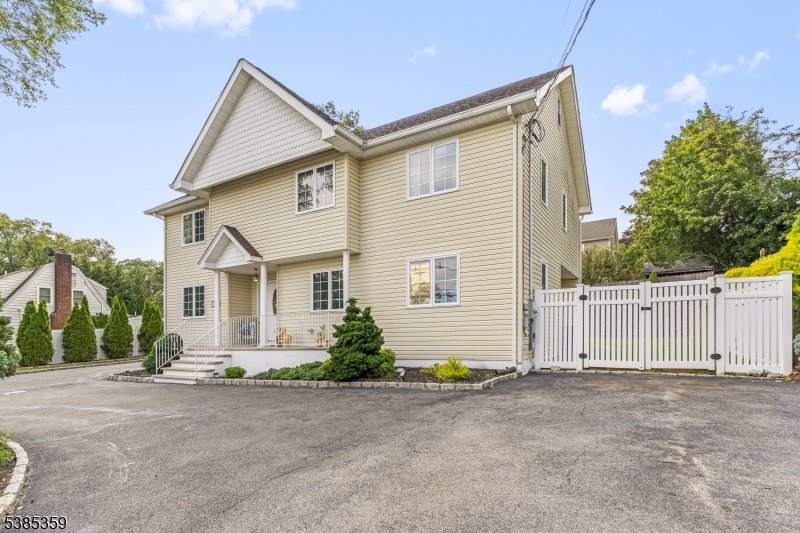 Wayne Twp., New Jersey, 07470, United States, 5 Bedrooms Bedrooms, ,3 BathroomsBathrooms,Residential,For Sale,1947958
