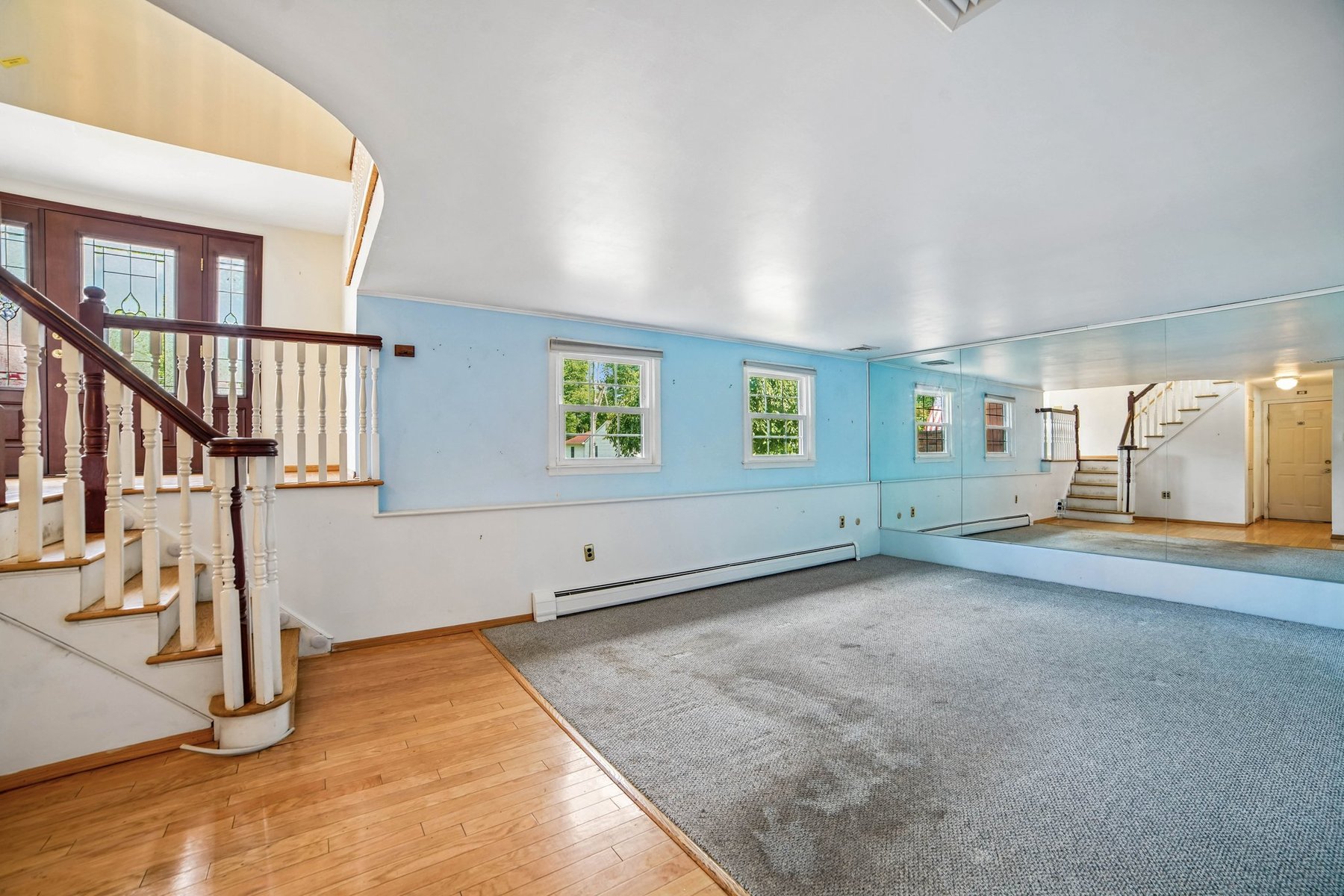  ?Oak Park? Bi-Level Provides Space Location and Long-Term Value - 物件實景
