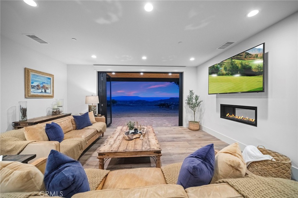 Murrieta, California, 92562, United States, 4 Bedrooms Bedrooms, ,4 BathroomsBathrooms,Residential,For Sale,1991756