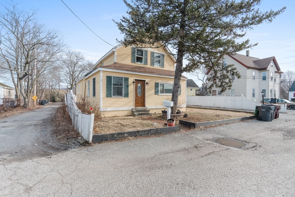 Dedham, Massachusetts, 02136, United States, 3 Bedrooms Bedrooms, ,2 BathroomsBathrooms,Residential,For Sale,1927811