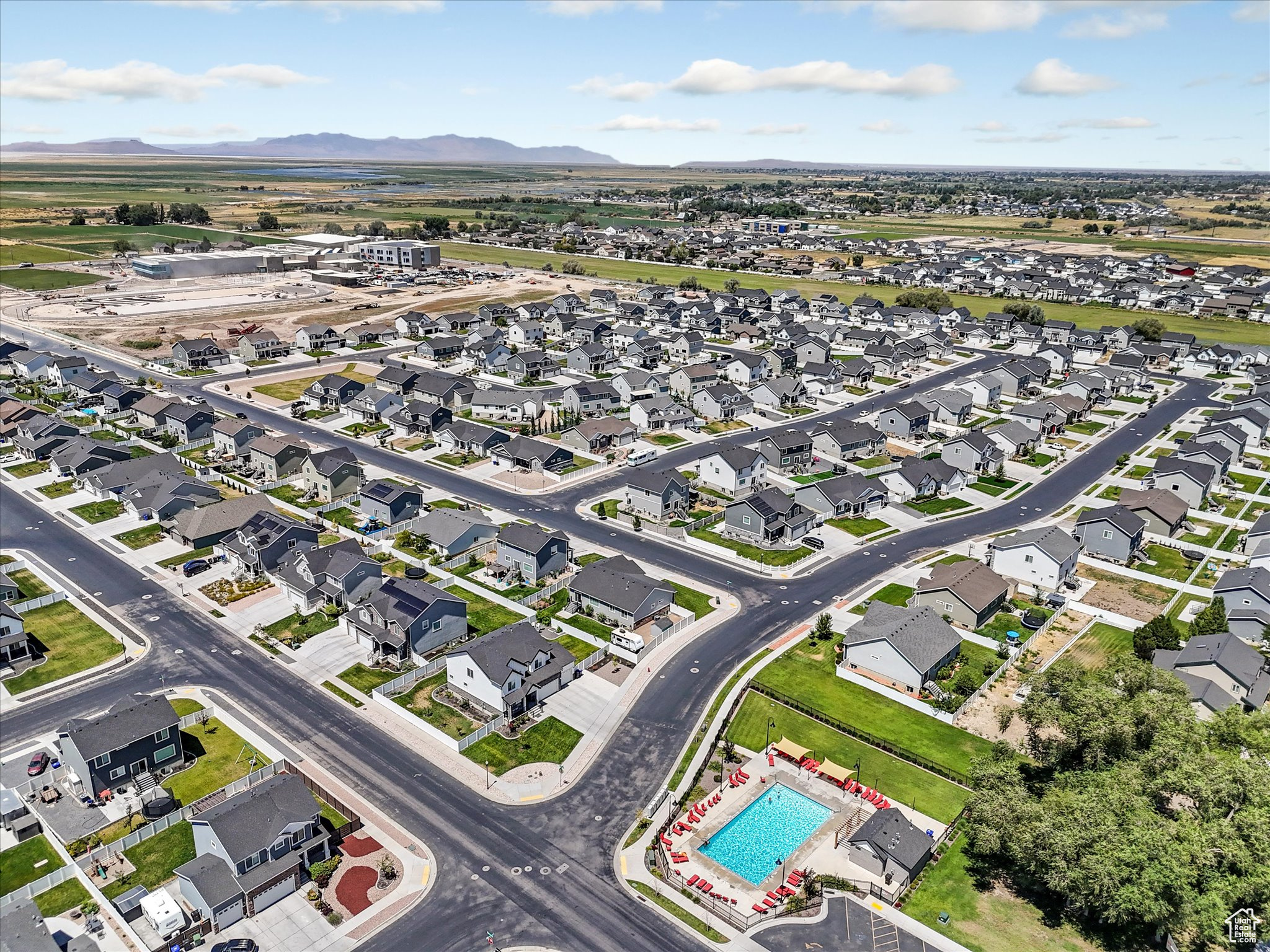 Syracuse, Utah, 84075, United States, 4 Bedrooms Bedrooms, ,3 BathroomsBathrooms,Residential,For Sale,1907244