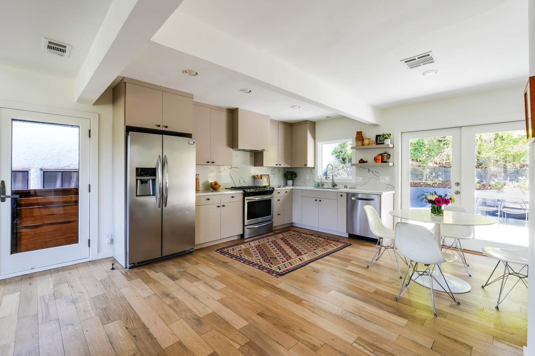  1601 Redesdale Avenue - 物件實景