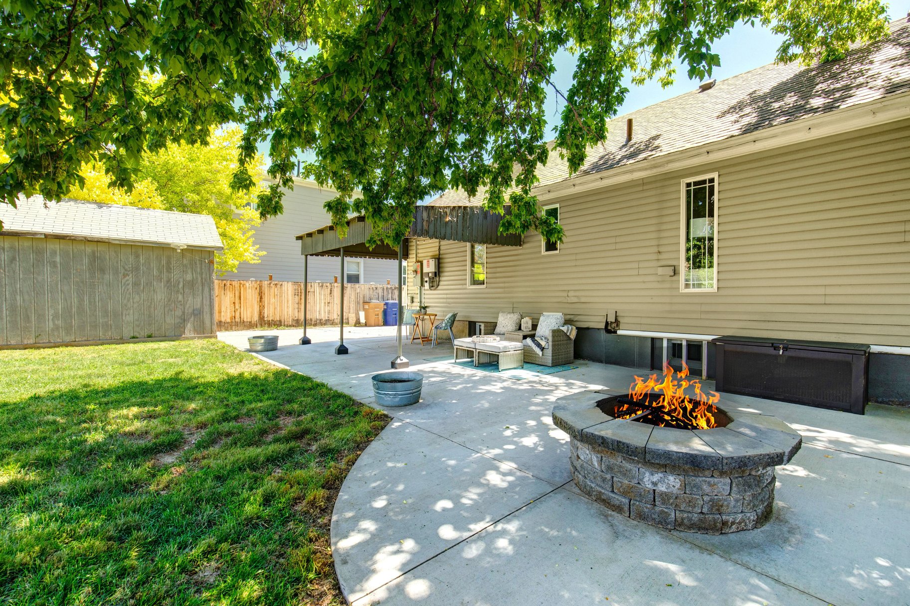  Functional Living, Hardwood Floors & Backyard Space to Enjoy - 物件實景