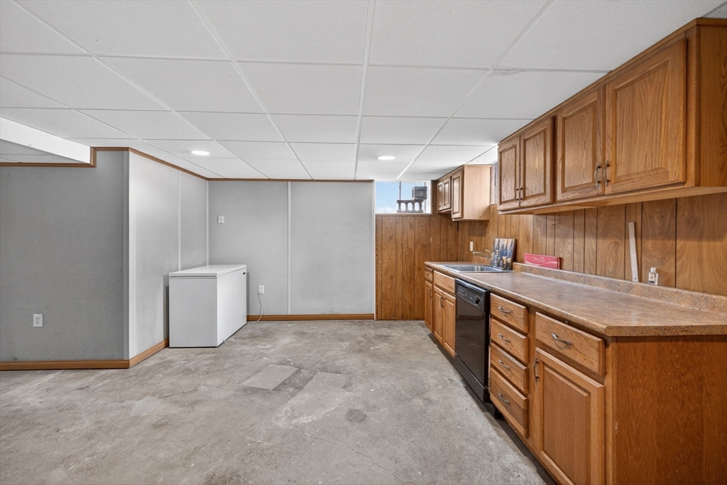 Framingham, Massachusetts, 01702, United States, 5 Bedrooms Bedrooms, ,5 BathroomsBathrooms,Residential,For Sale,2035320