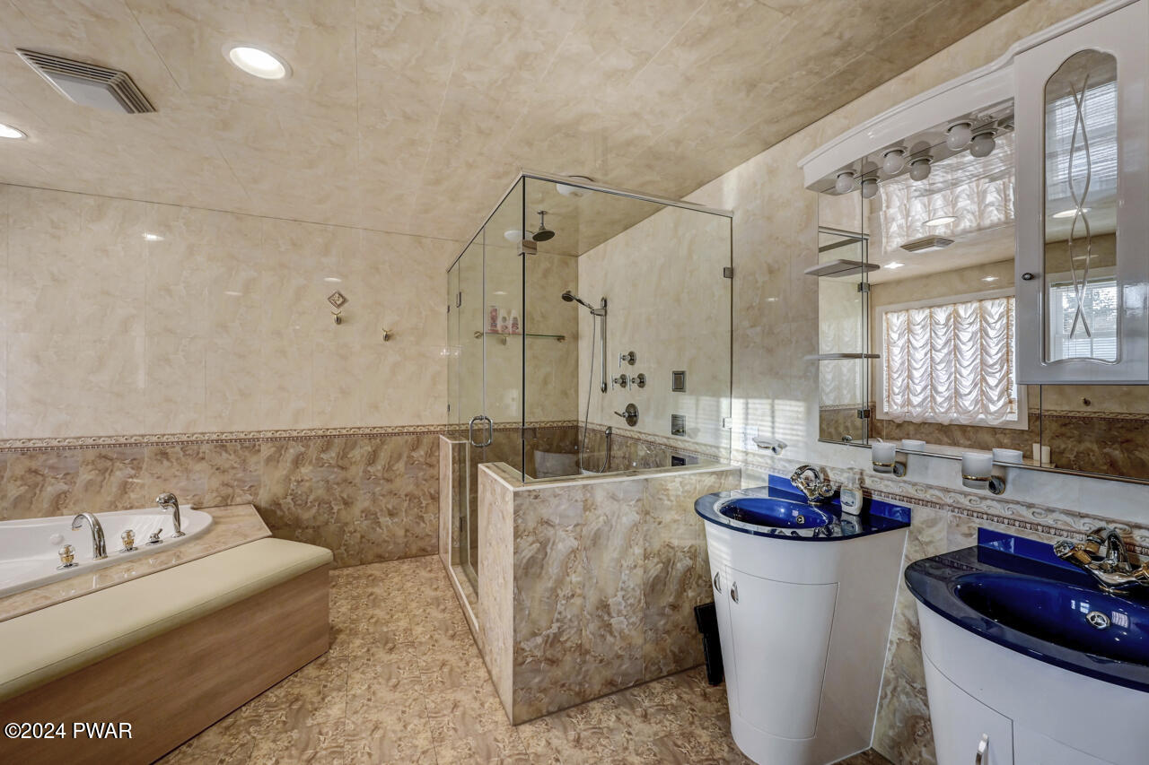 Albrightsville, Pennsylvania, 18210, United States, 4 Bedrooms Bedrooms, ,5 BathroomsBathrooms,Residential,For Sale,1982857