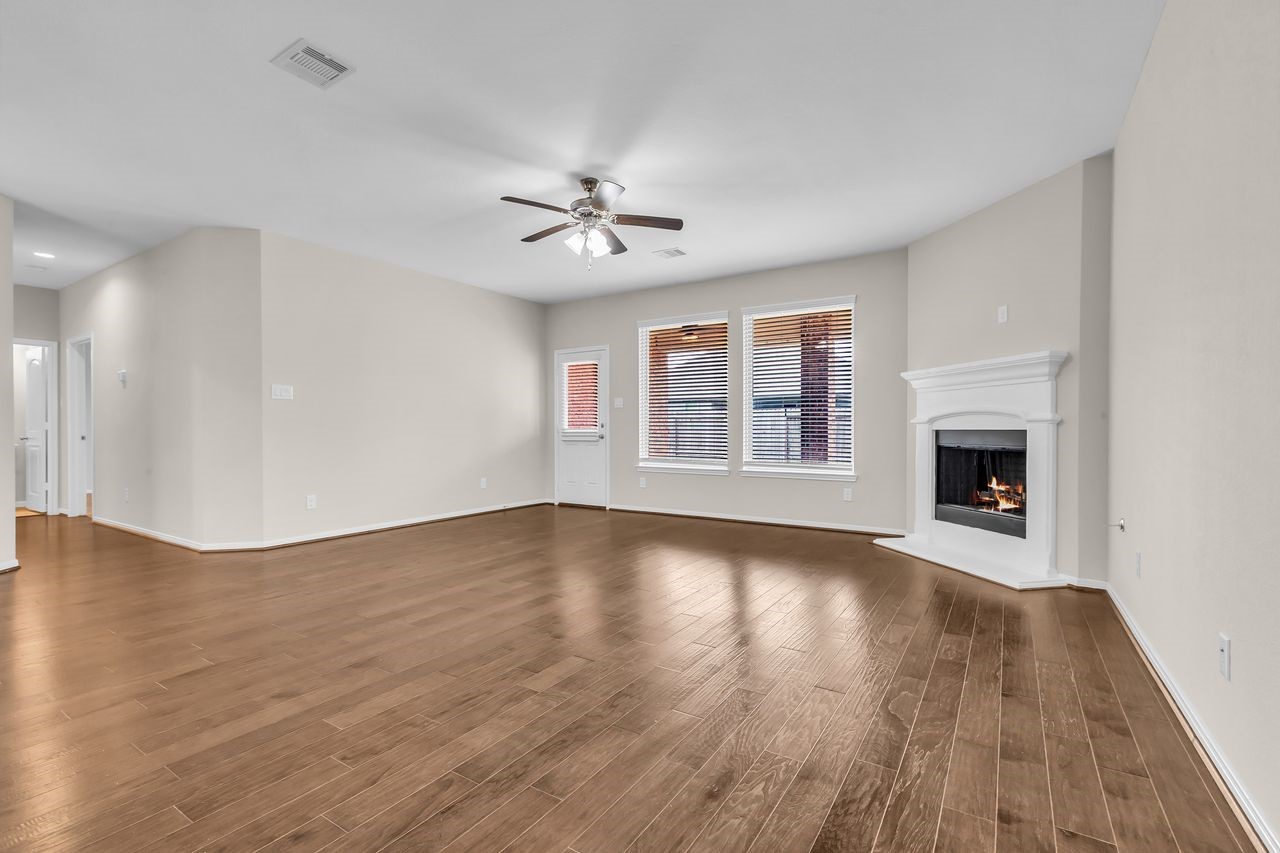 Conroe, Texas, 77384, United States, 4 Bedrooms Bedrooms, ,4 BathroomsBathrooms,Residential,For Sale,1995789