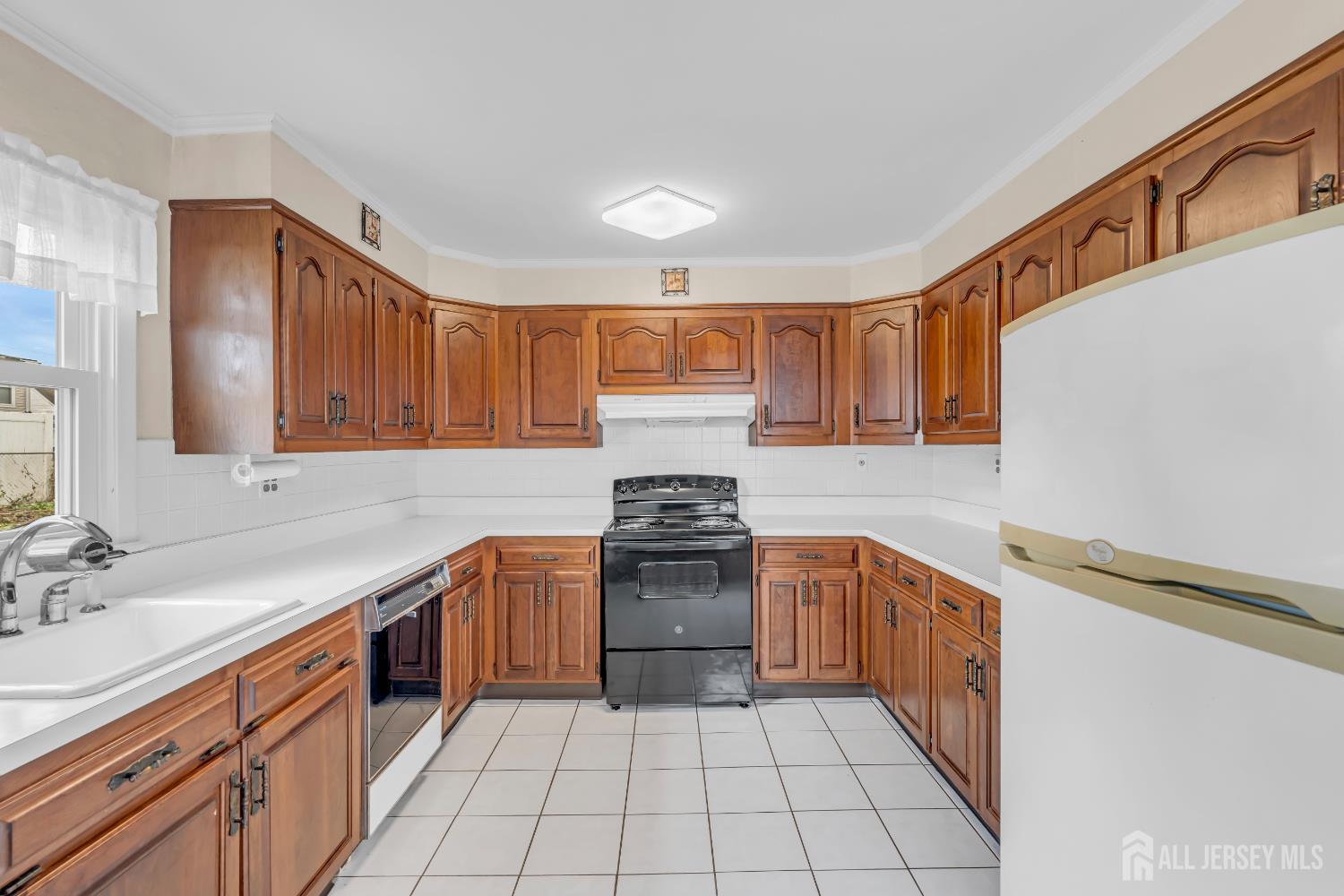 Iselin, New Jersey, 08830, United States, 3 Bedrooms Bedrooms, ,2 BathroomsBathrooms,Residential,For Sale,1966182